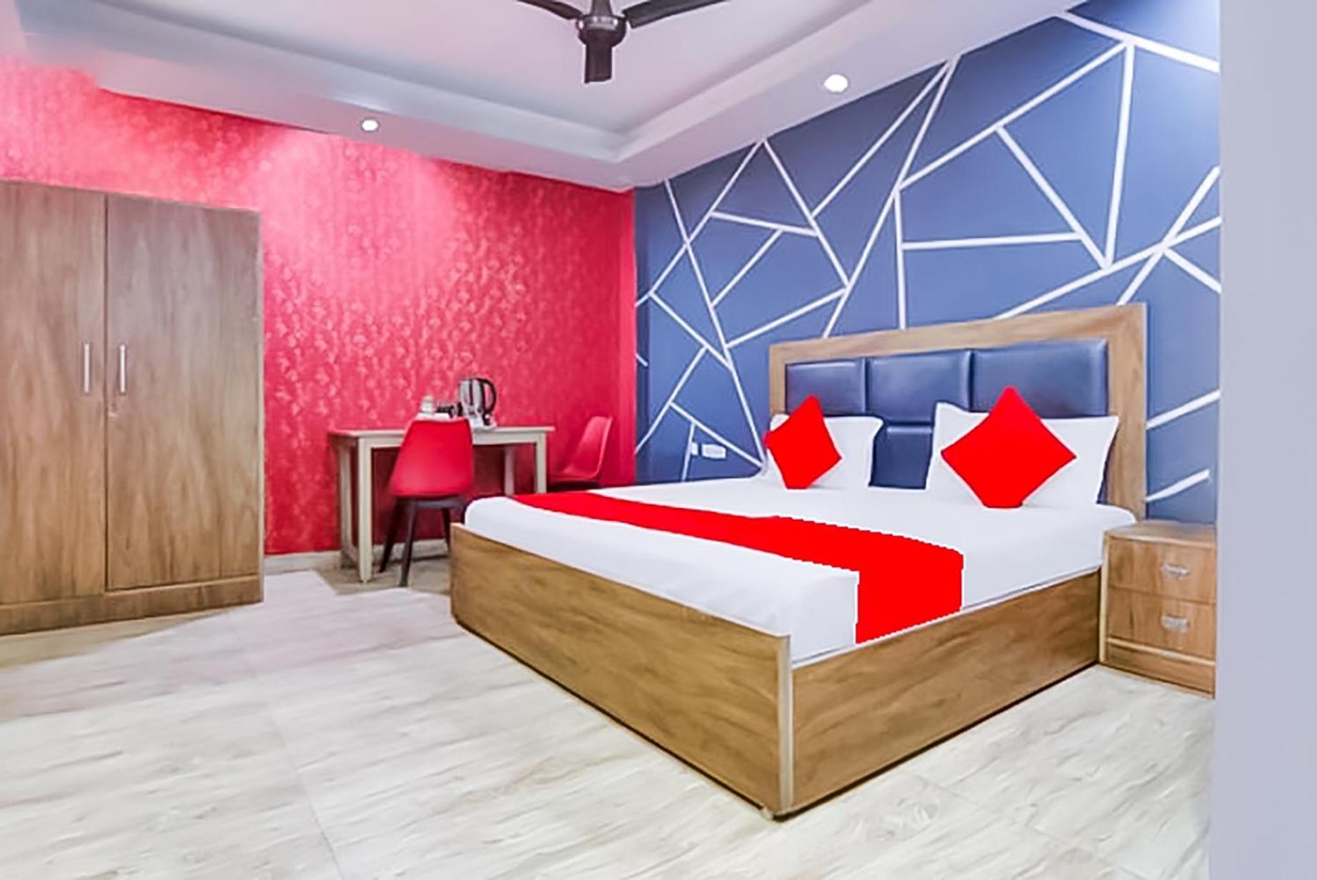 Hotel Classical Opposite Nizamuddin Railway Station Ню Делхи Екстериор снимка