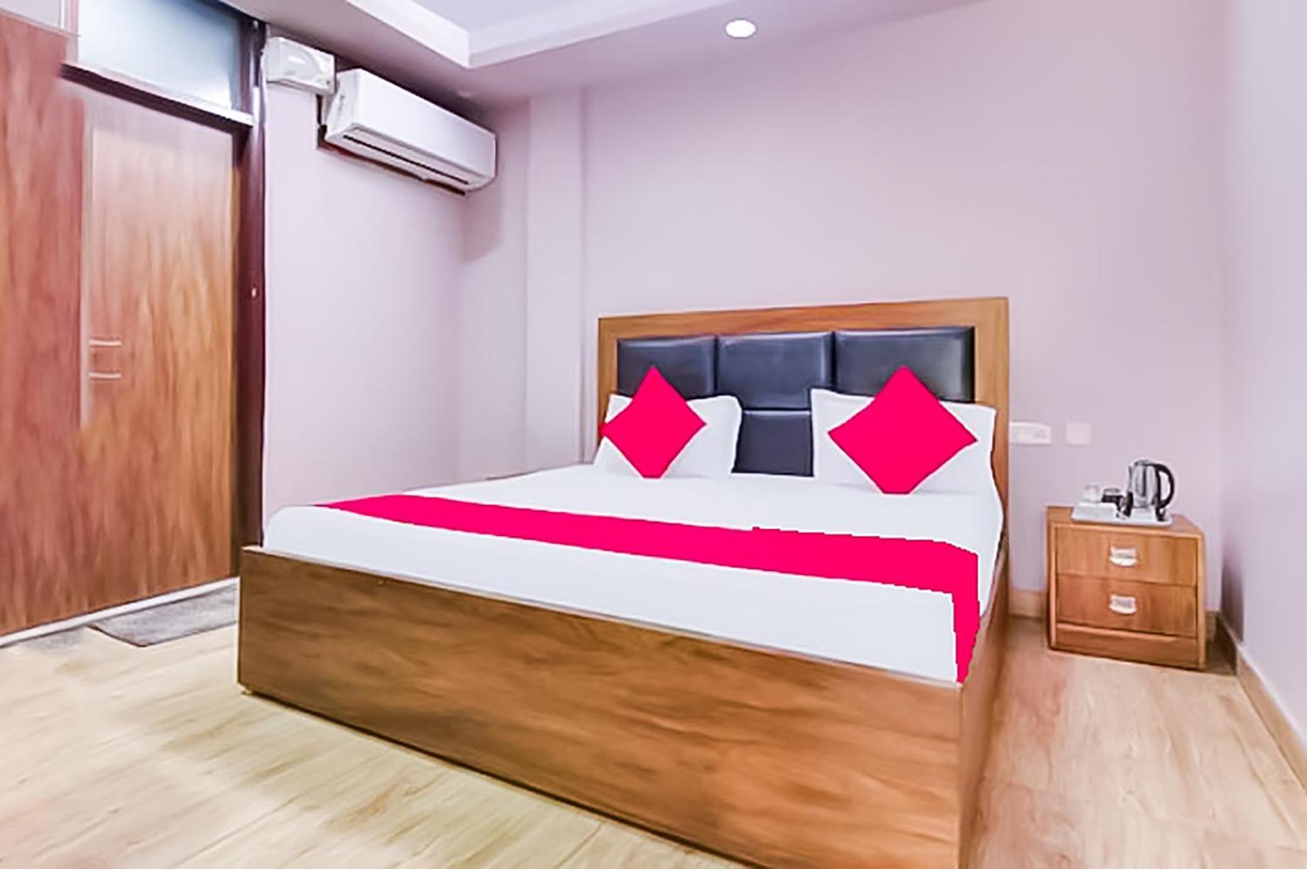 Hotel Classical Opposite Nizamuddin Railway Station Ню Делхи Екстериор снимка